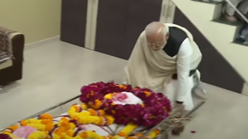 PM Modi pays tribute to his mother