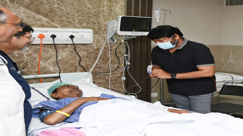 Chiranjeevi Meets KCR in Hospital