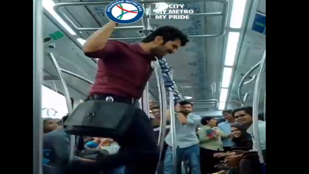 Vijay Devarakonda Promotes Hyderabad Metro